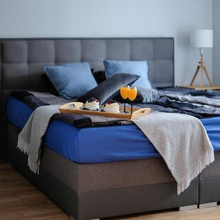 Ohtu Poik 2 City Center Basement Apartment 페르누 외부 사진