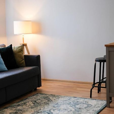 Ohtu Poik 2 City Center Basement Apartment 페르누 외부 사진