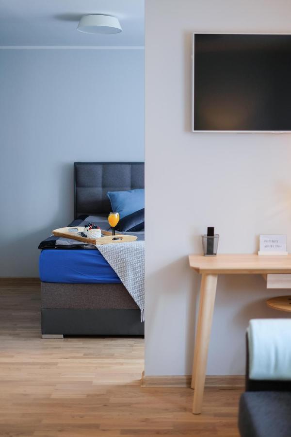 Ohtu Poik 2 City Center Basement Apartment 페르누 외부 사진