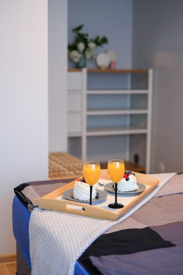 Ohtu Poik 2 City Center Basement Apartment 페르누 외부 사진