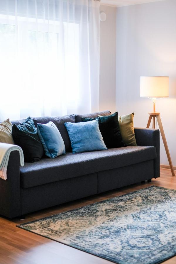 Ohtu Poik 2 City Center Basement Apartment 페르누 외부 사진
