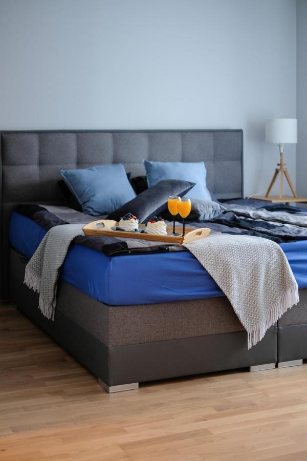 Ohtu Poik 2 City Center Basement Apartment 페르누 외부 사진