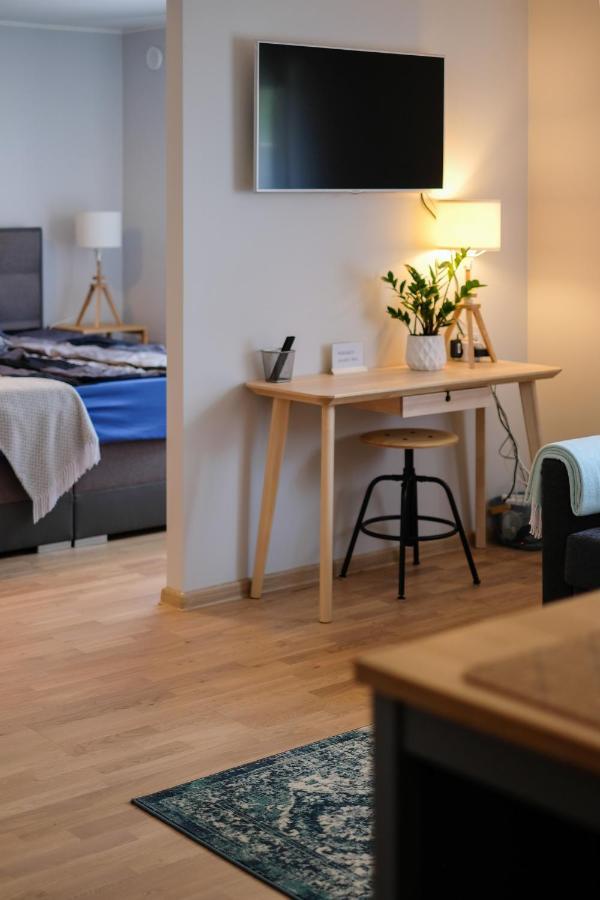 Ohtu Poik 2 City Center Basement Apartment 페르누 외부 사진