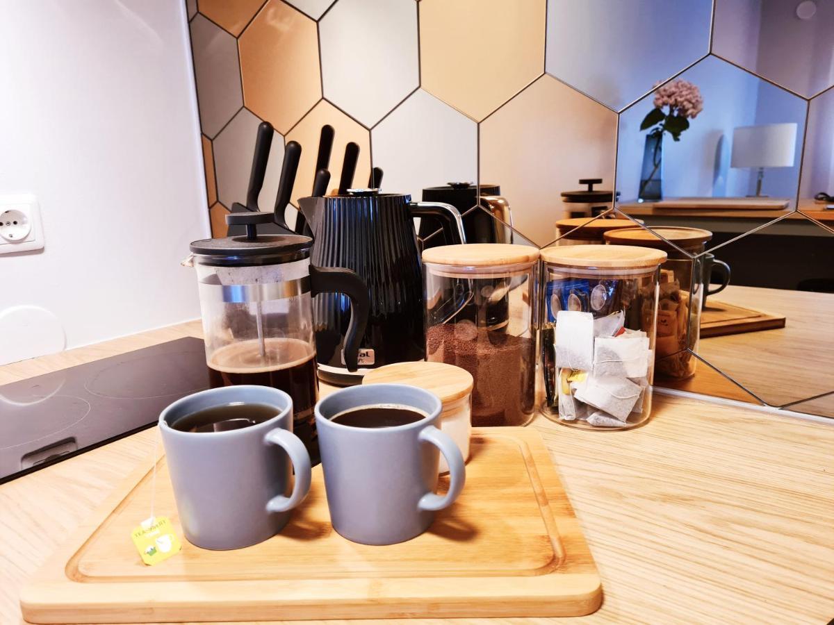Ohtu Poik 2 City Center Basement Apartment 페르누 외부 사진